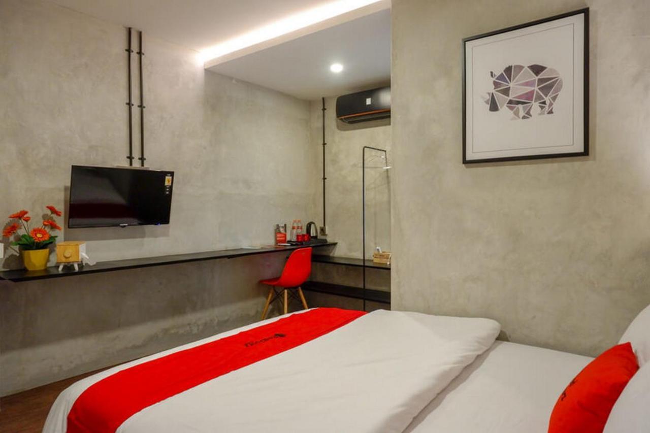 RedDoorz Plus near Kawasan Sam Poo Kong Semarang Zewnętrze zdjęcie