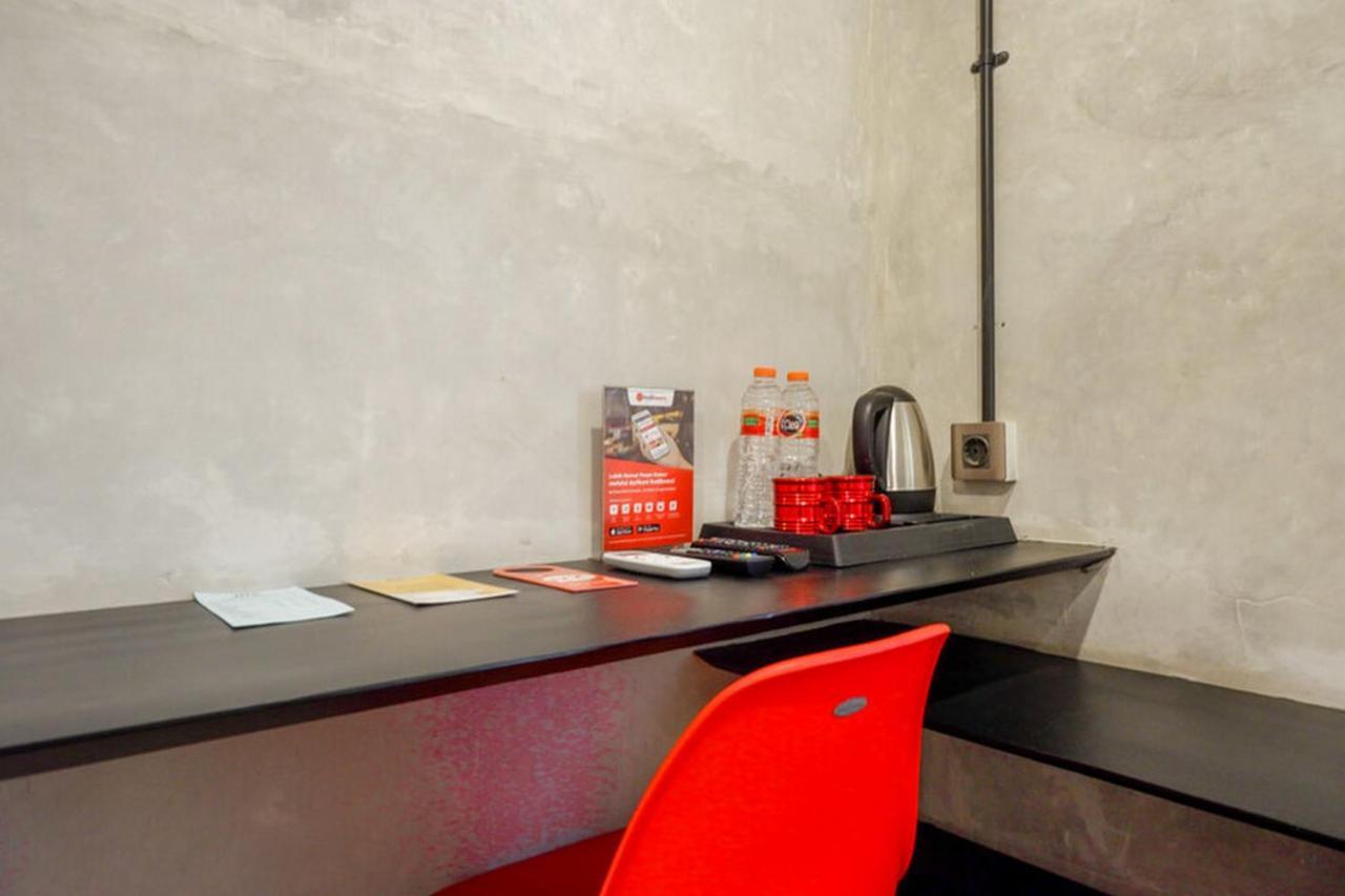 RedDoorz Plus near Kawasan Sam Poo Kong Semarang Zewnętrze zdjęcie
