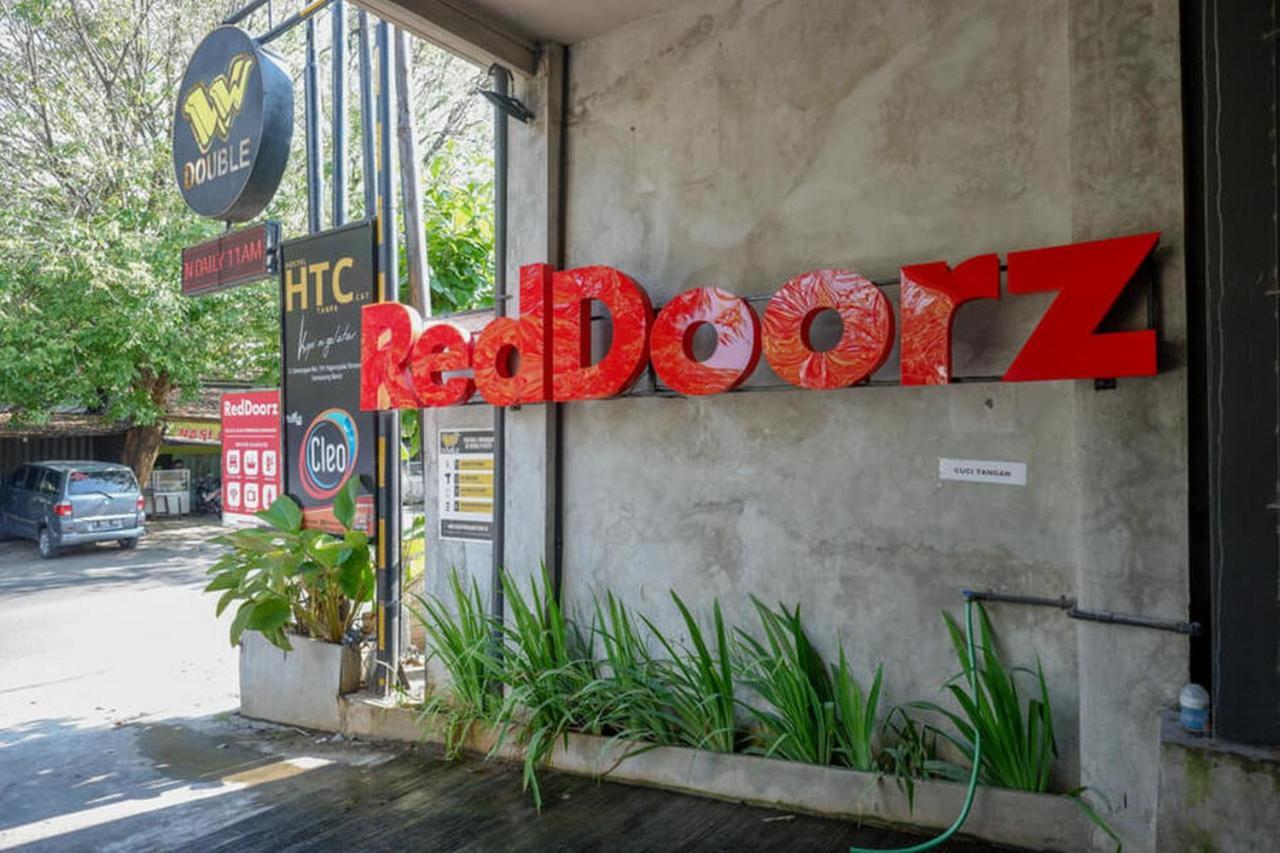RedDoorz Plus near Kawasan Sam Poo Kong Semarang Zewnętrze zdjęcie