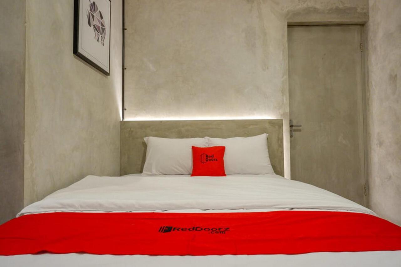 RedDoorz Plus near Kawasan Sam Poo Kong Semarang Zewnętrze zdjęcie