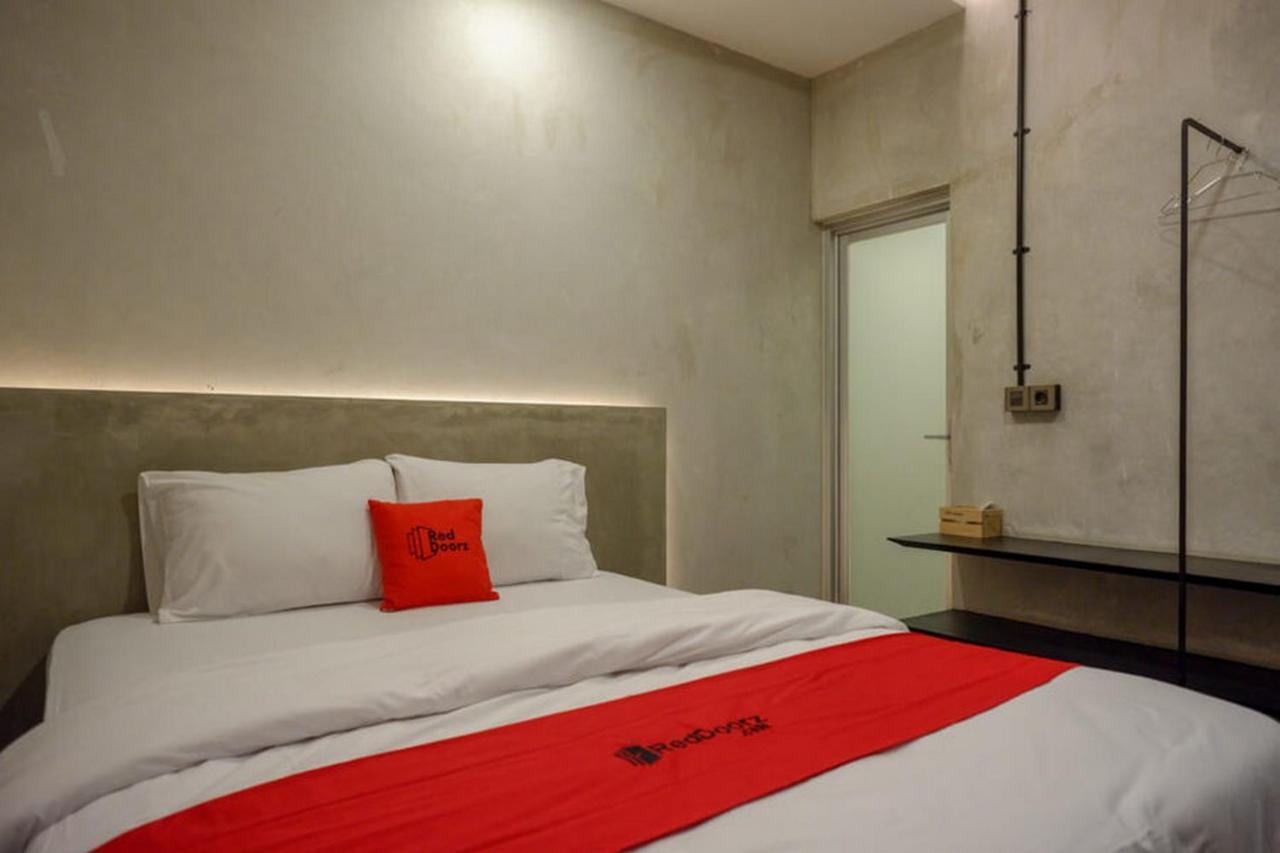 RedDoorz Plus near Kawasan Sam Poo Kong Semarang Zewnętrze zdjęcie