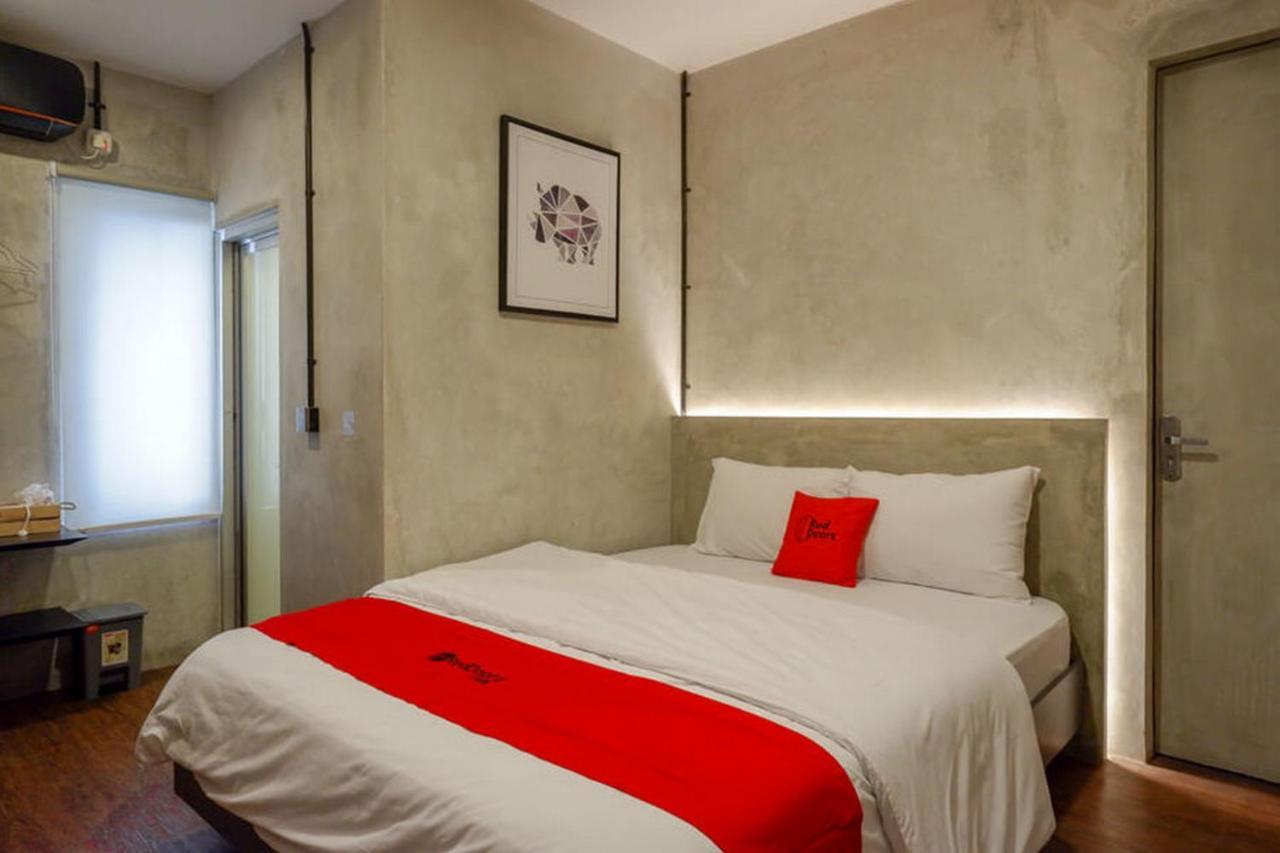 RedDoorz Plus near Kawasan Sam Poo Kong Semarang Zewnętrze zdjęcie