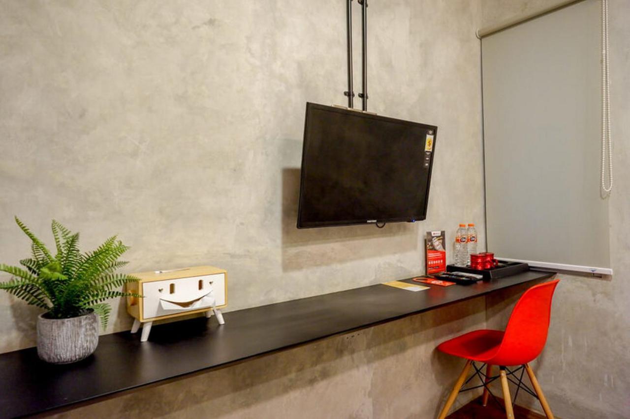 RedDoorz Plus near Kawasan Sam Poo Kong Semarang Zewnętrze zdjęcie