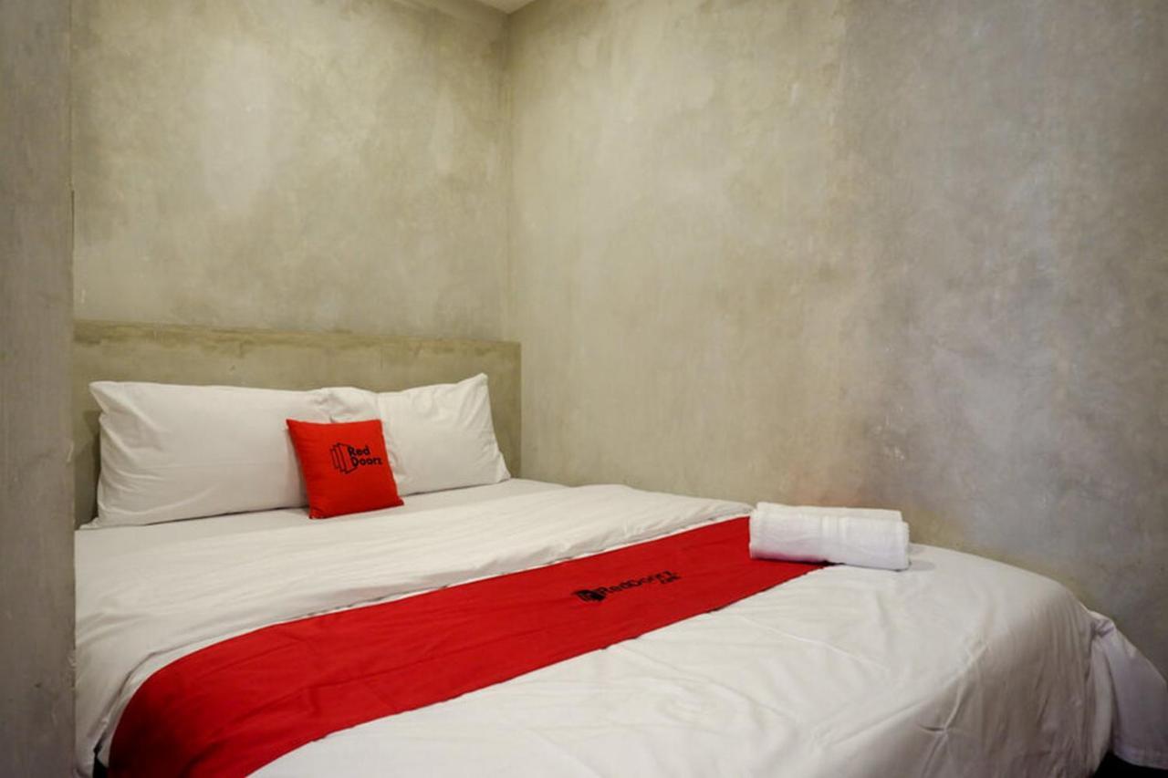 RedDoorz Plus near Kawasan Sam Poo Kong Semarang Zewnętrze zdjęcie