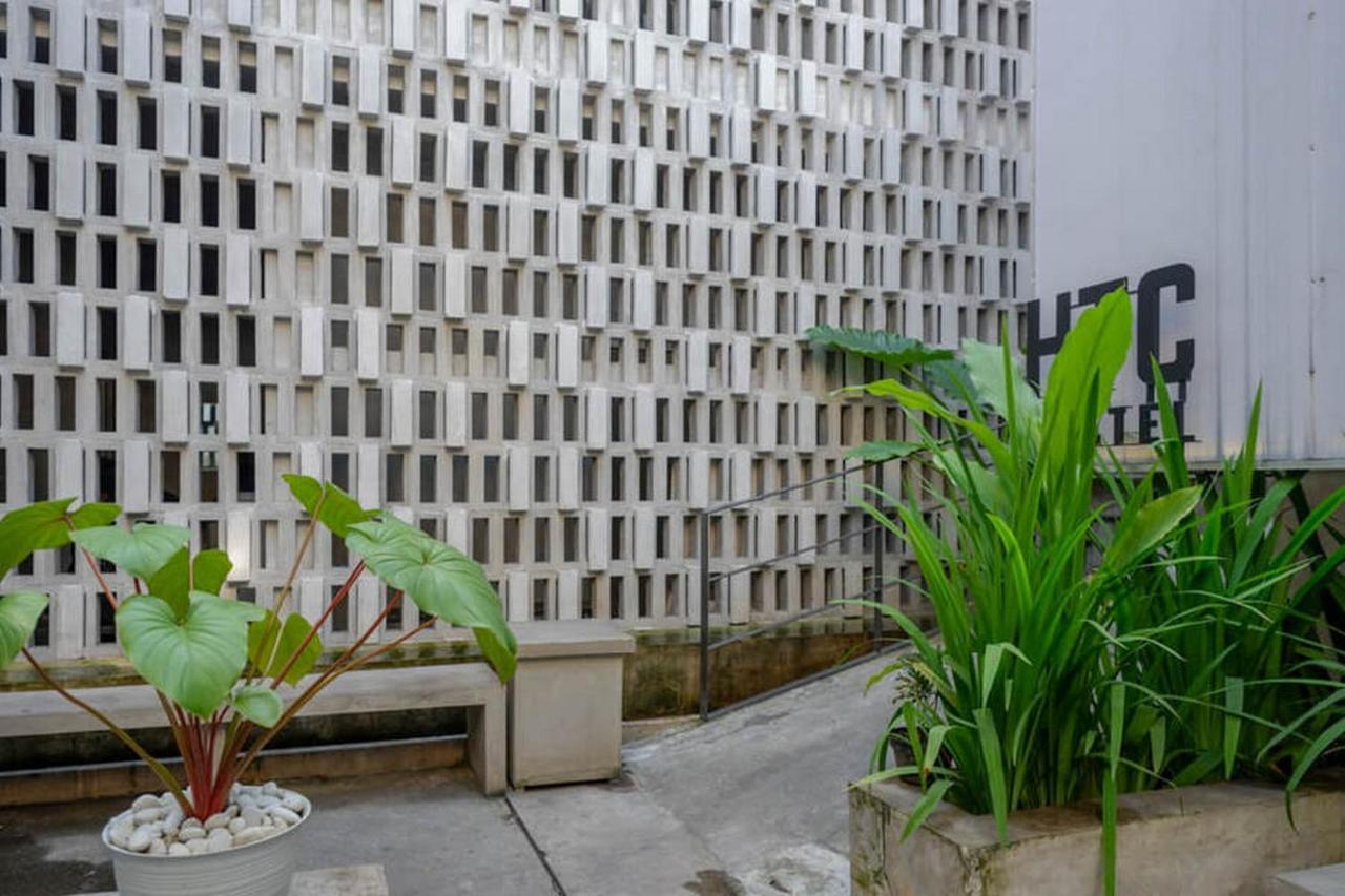 RedDoorz Plus near Kawasan Sam Poo Kong Semarang Zewnętrze zdjęcie