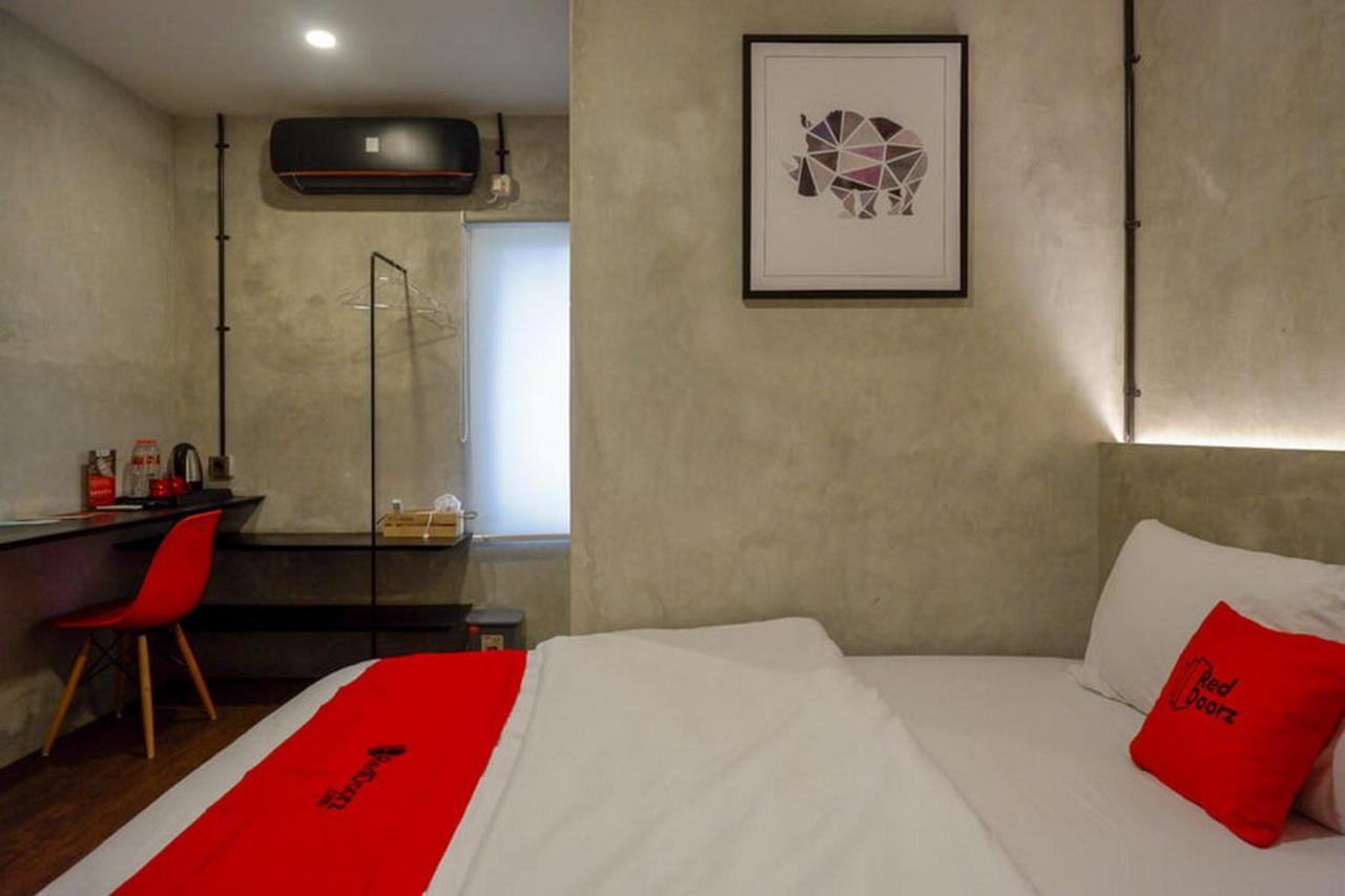 RedDoorz Plus near Kawasan Sam Poo Kong Semarang Zewnętrze zdjęcie