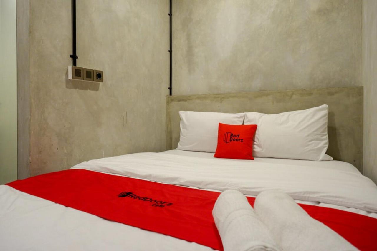 RedDoorz Plus near Kawasan Sam Poo Kong Semarang Zewnętrze zdjęcie